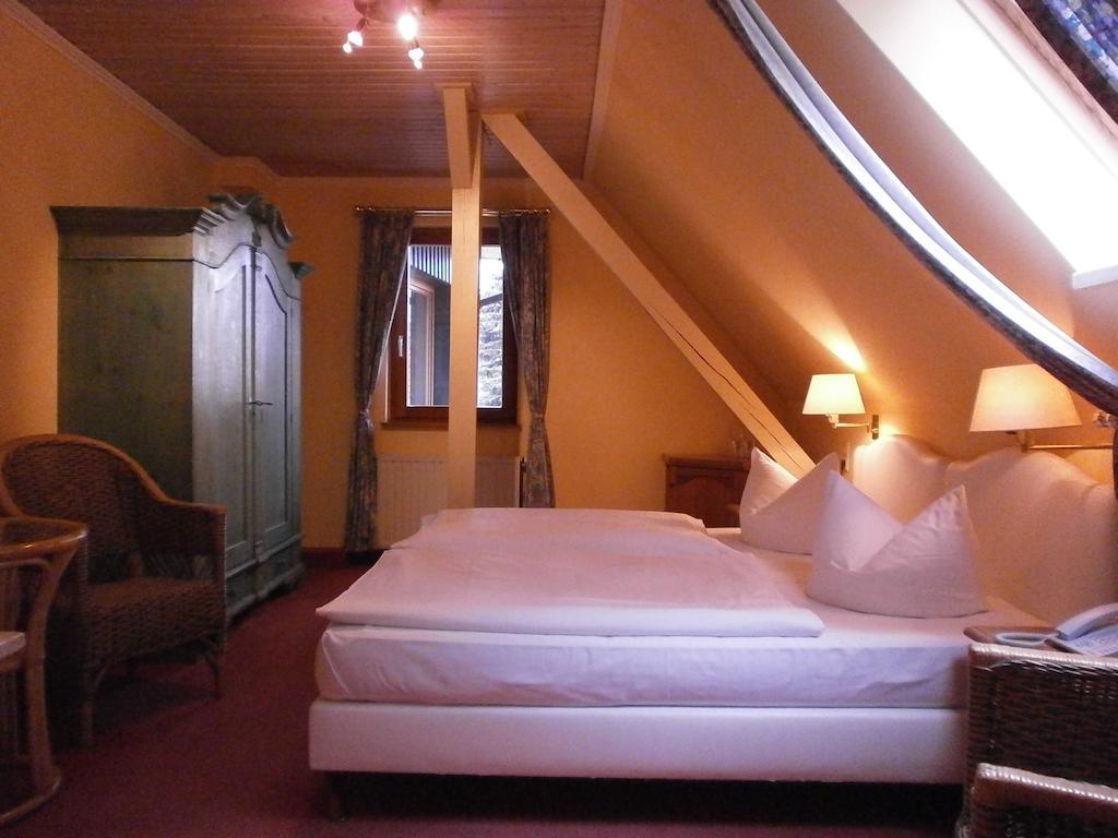 Gasthof Und Landhotel Zur Ausspanne Klipphausen Oda fotoğraf