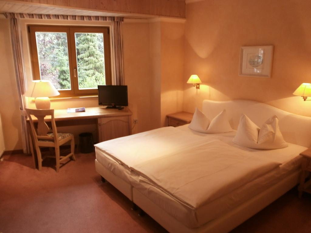 Gasthof Und Landhotel Zur Ausspanne Klipphausen Oda fotoğraf