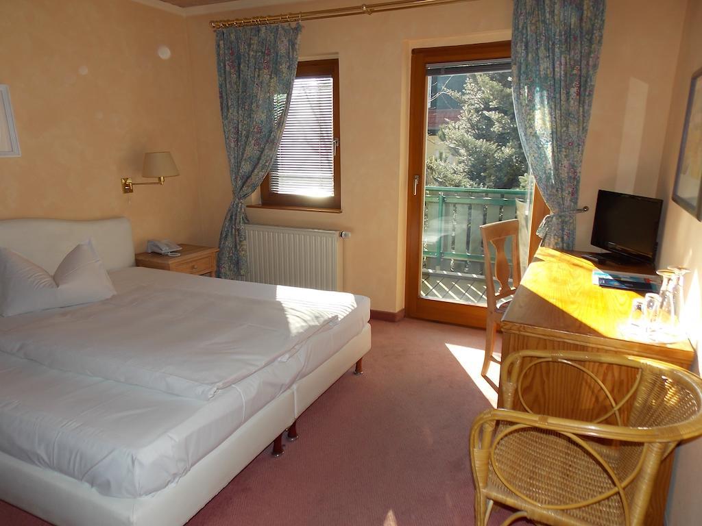 Gasthof Und Landhotel Zur Ausspanne Klipphausen Oda fotoğraf