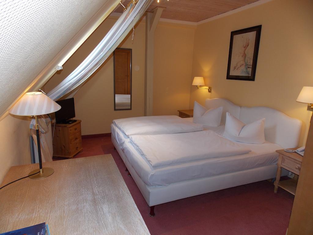 Gasthof Und Landhotel Zur Ausspanne Klipphausen Oda fotoğraf