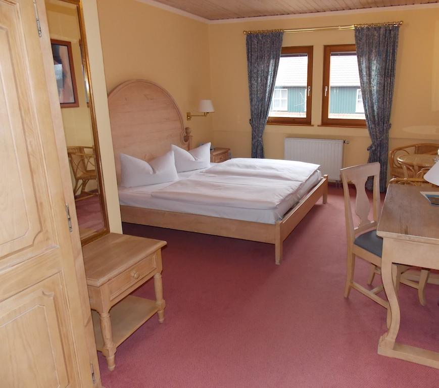 Gasthof Und Landhotel Zur Ausspanne Klipphausen Oda fotoğraf