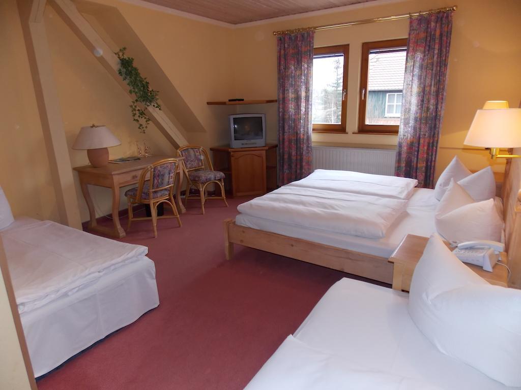 Gasthof Und Landhotel Zur Ausspanne Klipphausen Oda fotoğraf
