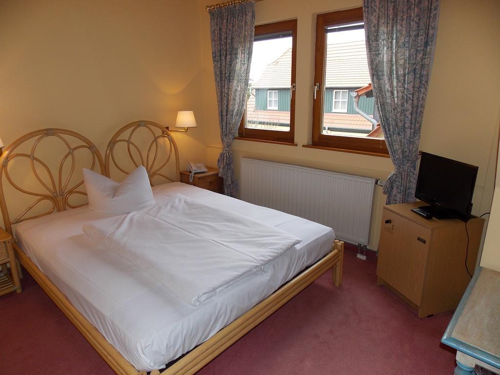 Gasthof Und Landhotel Zur Ausspanne Klipphausen Oda fotoğraf